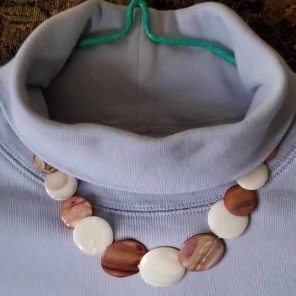 Mother of pearl necklace cream/white, brown shades, overlapping beads, handmade - Picture 2 of 5